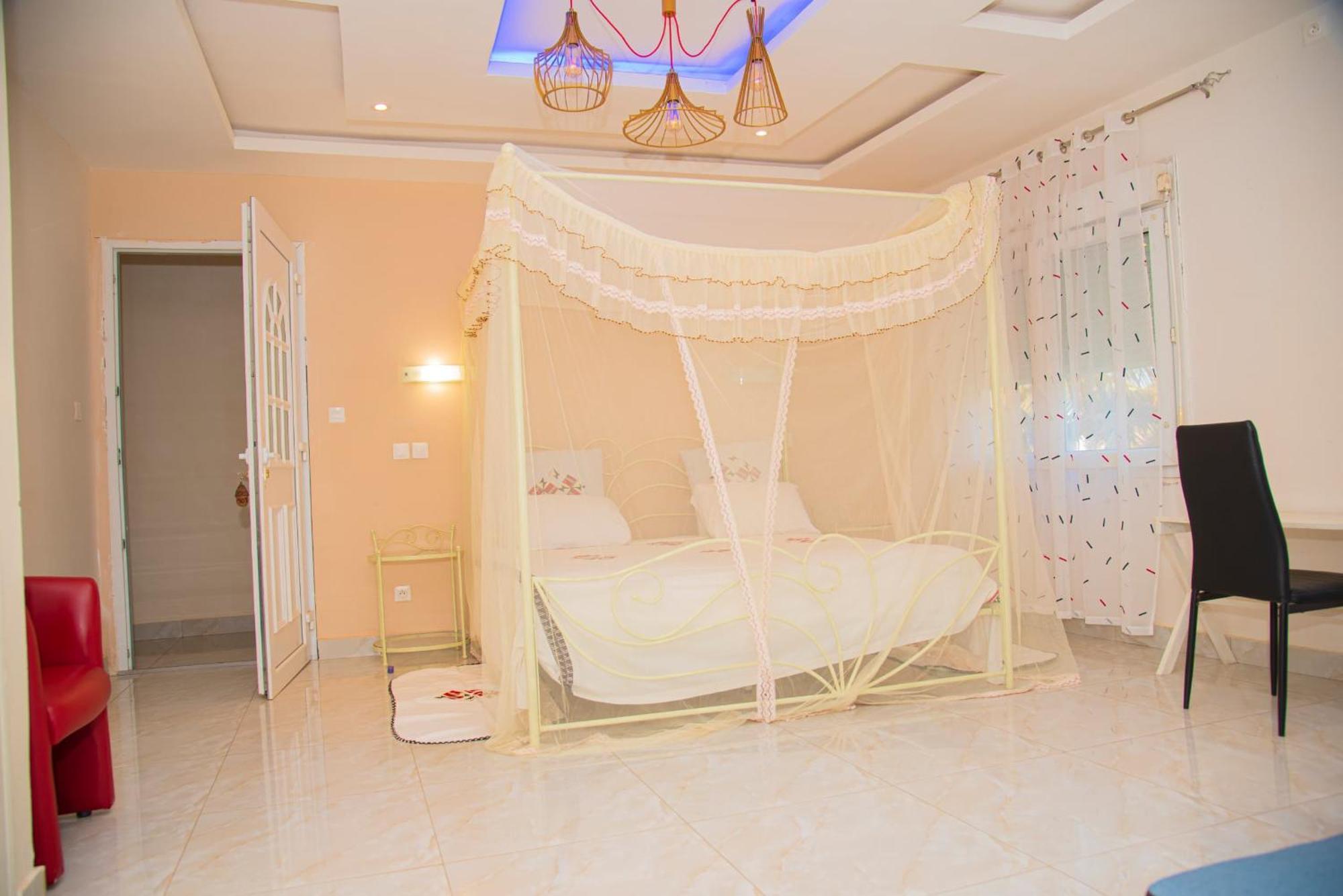Chambres D'Hotes Villa Luciana Saly Exterior foto